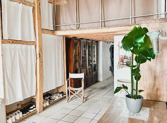 Privada, Casa Compartida Con Pareja Private Room, Shared House With A Couple * برشلونة