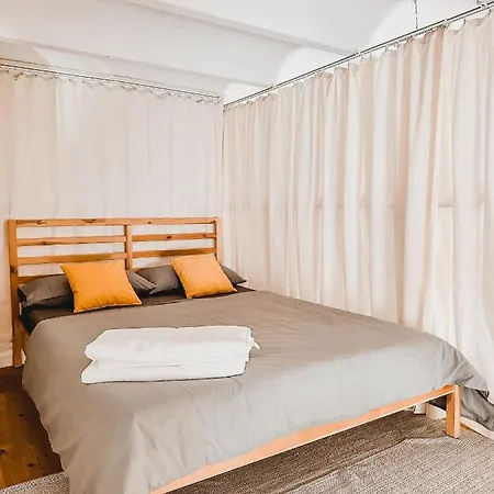 Privada, Casa Compartida Con Pareja Private Room, Shared House With A Couple Barcelona