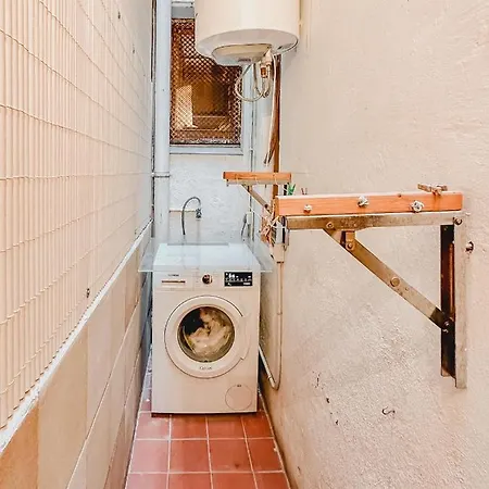 Privada, Casa Compartida Con Pareja Private Room, Shared House With A Couple 巴塞罗那